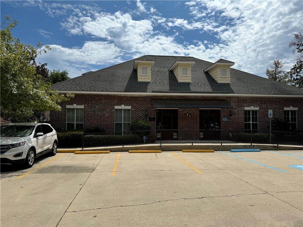 1433 W Causeway Approach Boulevard - Photo 1