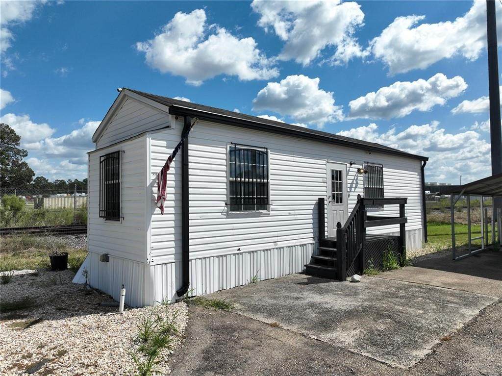 12528 190 Highway - Photo 1