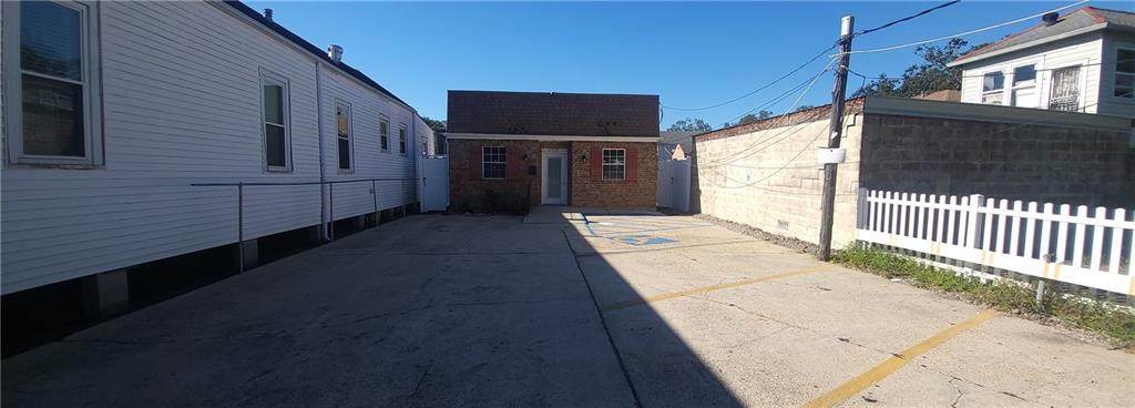 223 Rendon Street - Photo 1