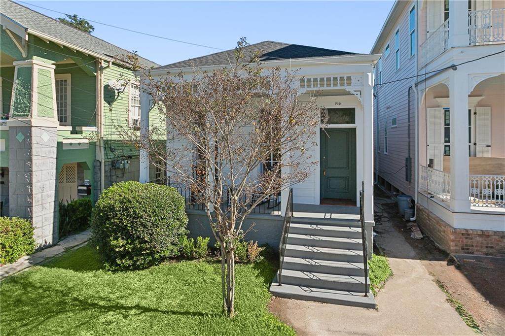 719 Lyons Street - Photo 1