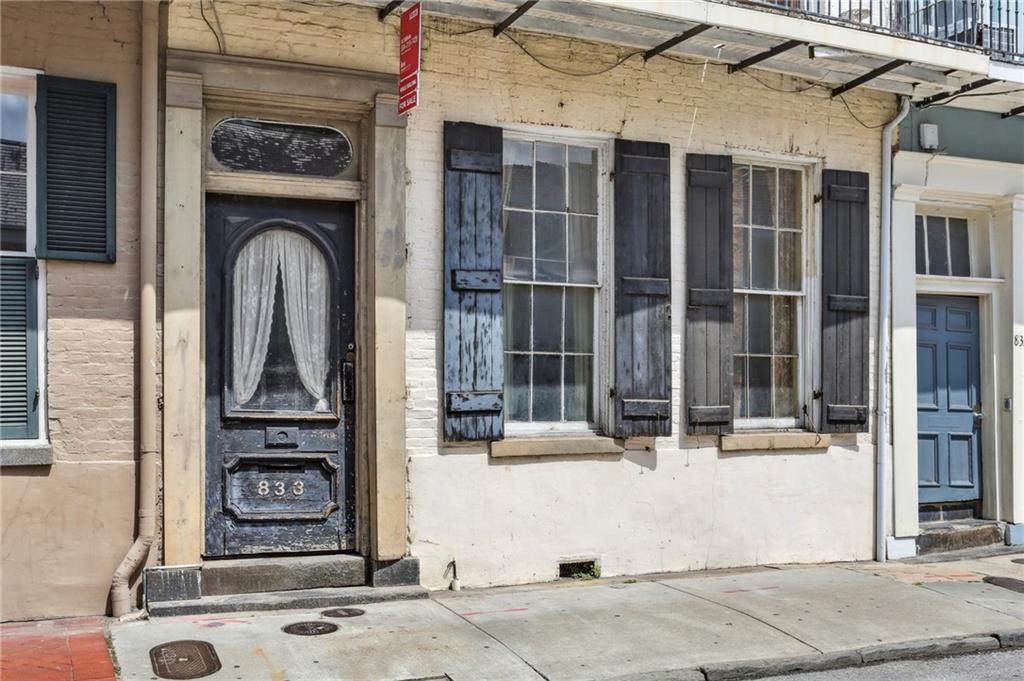 833 Burgundy Street - Photo 1