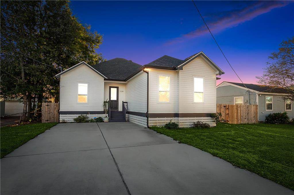 1239 Center Street - Photo 1