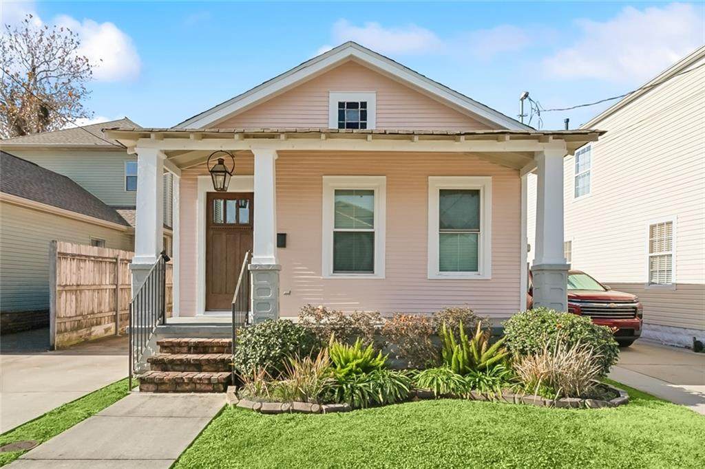 410 Newton Street - Photo 1