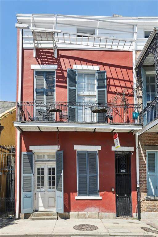 421 Burgundy Street - Photo 1