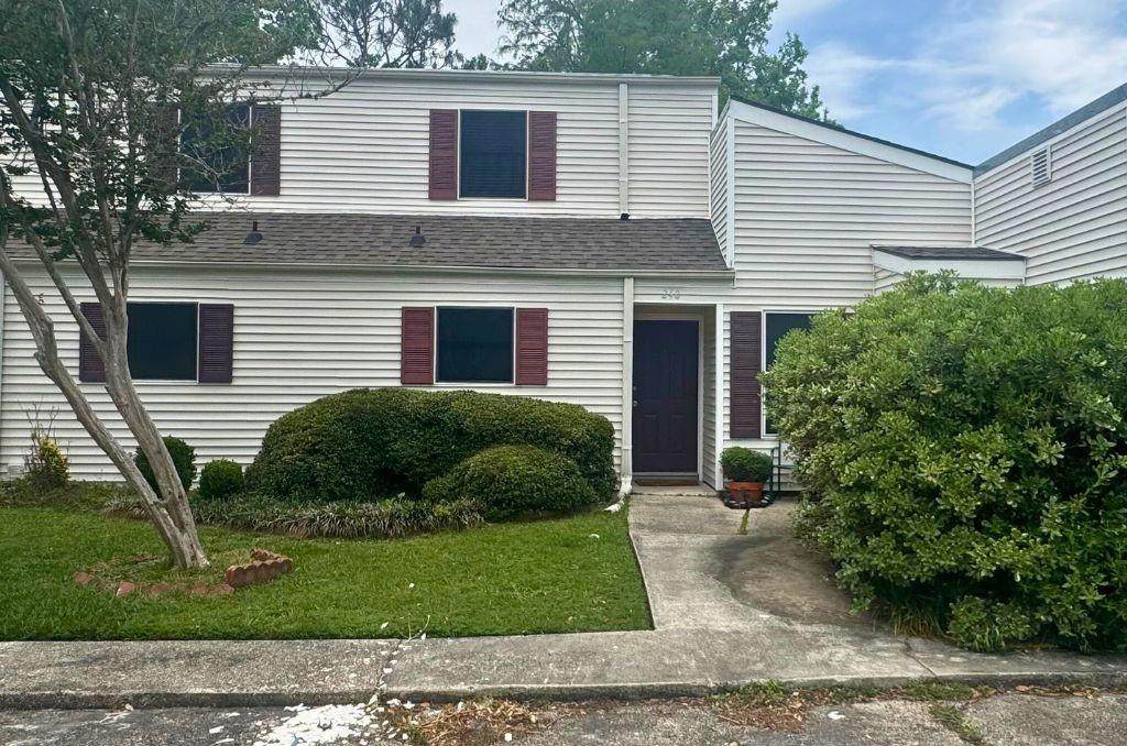 240 Putters Lane - Photo 1