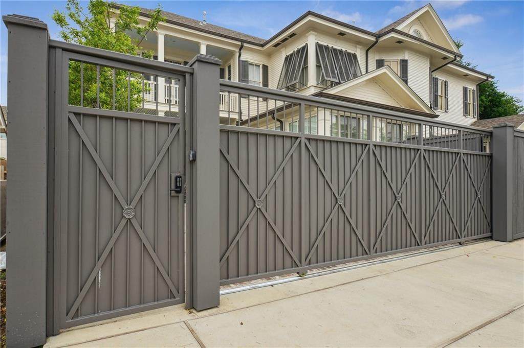 1306 Octavia Street - Photo 1