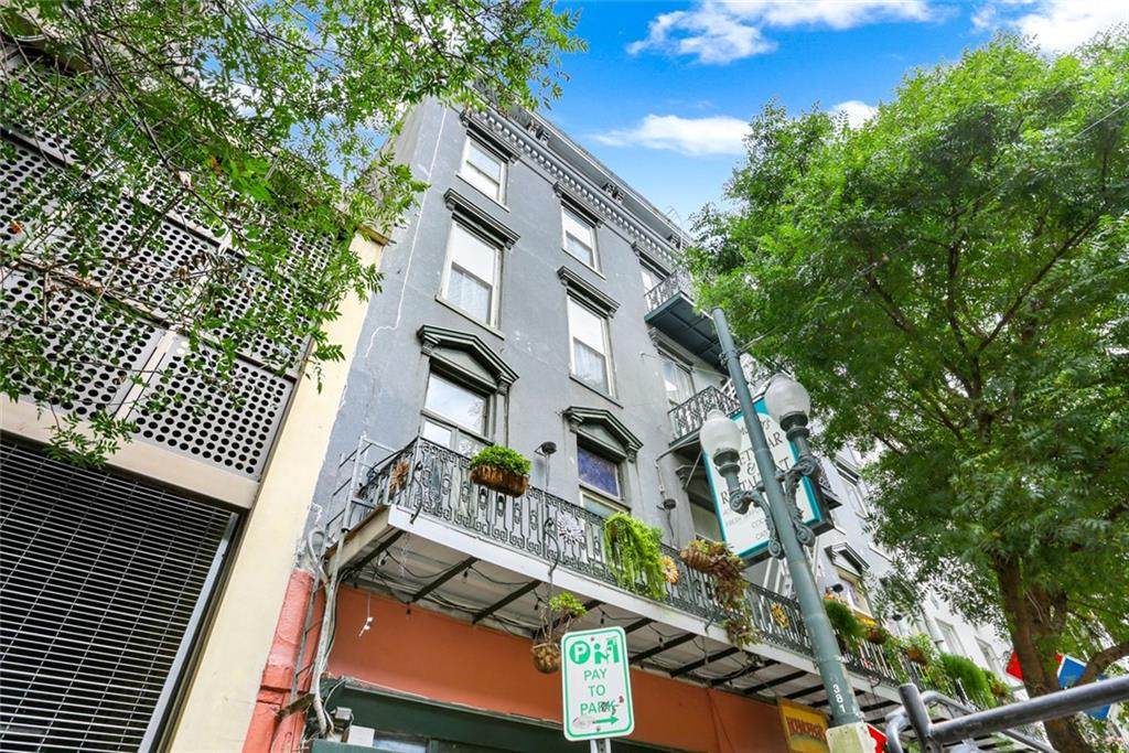 137 Carondelet Street - Photo 1