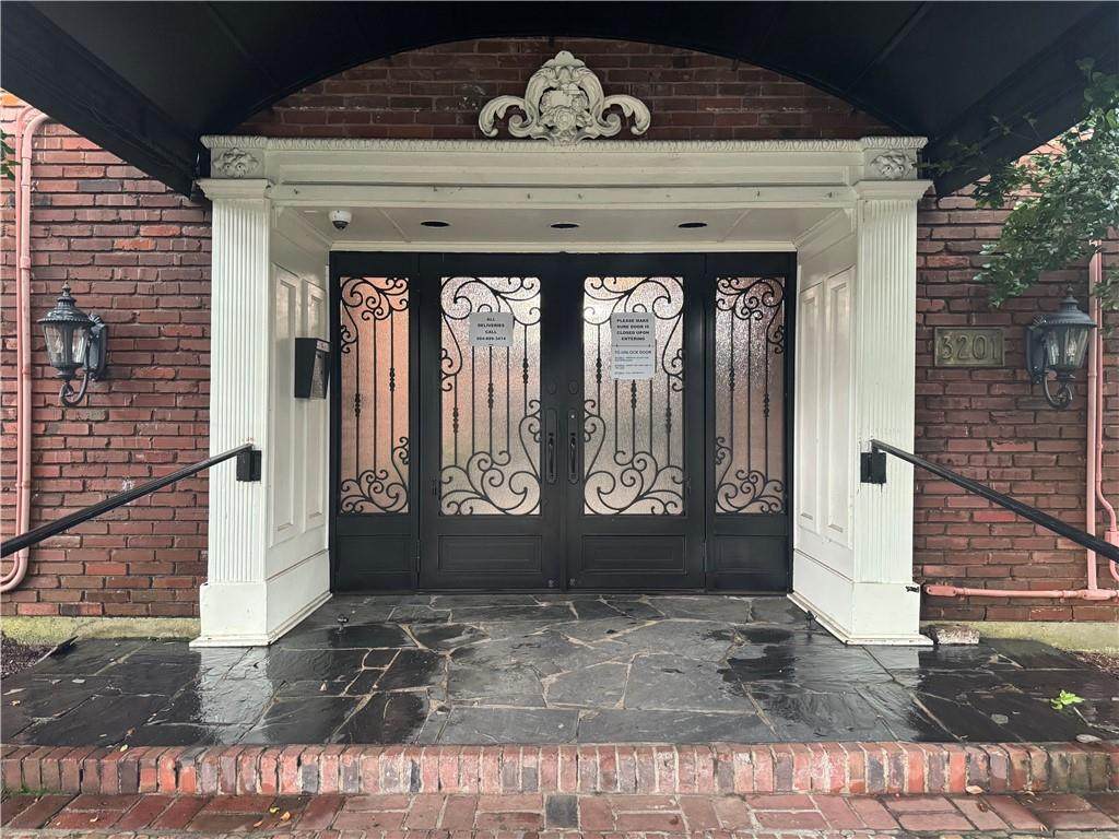 3201 Saint Charles Avenue - Photo 1