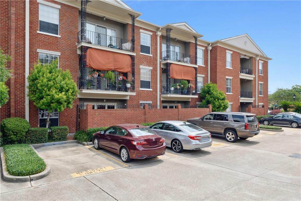 801 Rue Burgundy Street - Photo 1