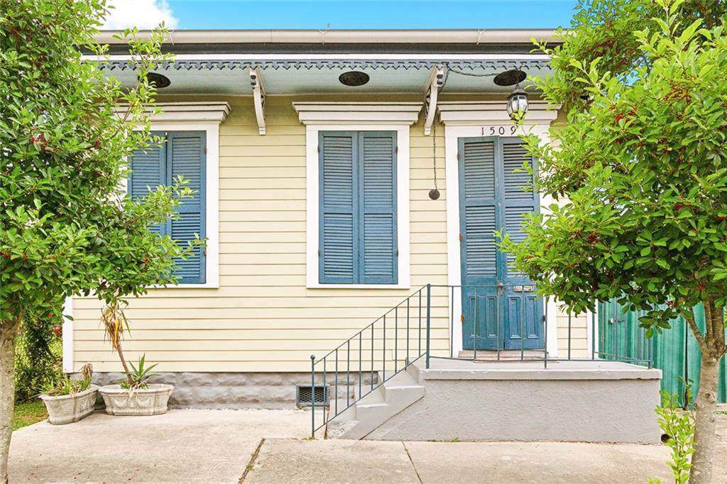 1509 Derbigny Street - Photo 1