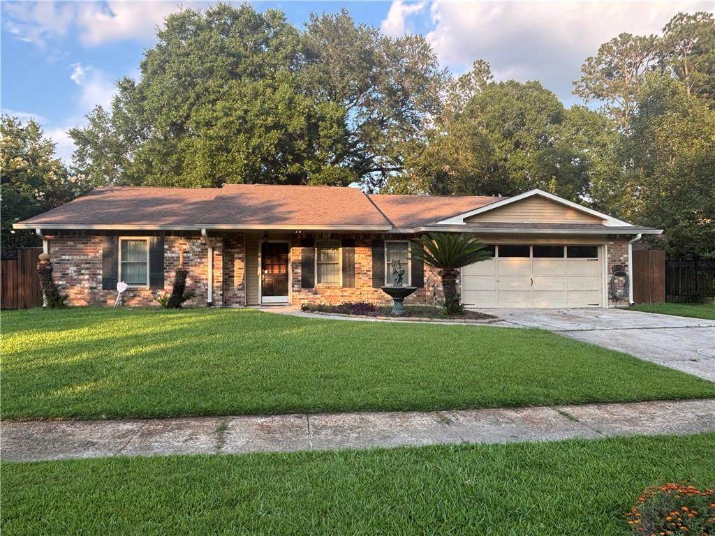 180 Whisperwood Boulevard - Photo 1