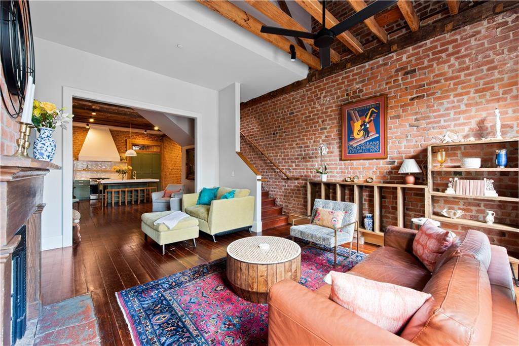 1604 Prytania Street - Photo 1