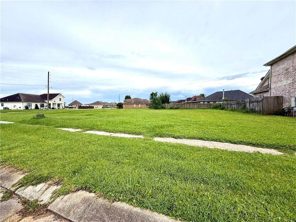 3513 Debouchel Boulevard - Photo 1