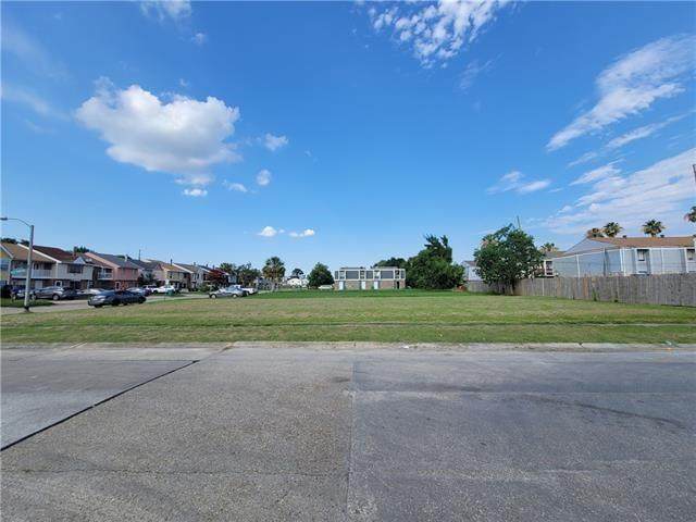1561 Kings Road - Photo 1