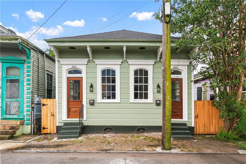 2708 Burgundy Street - Photo 1