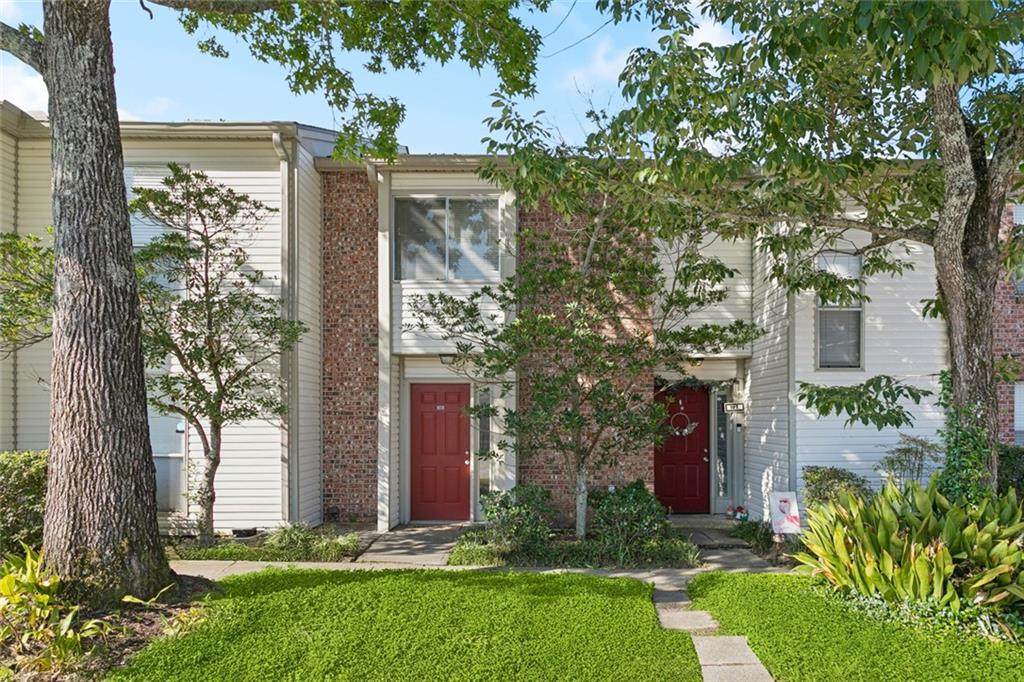 108 Parkview Boulevard - Photo 1