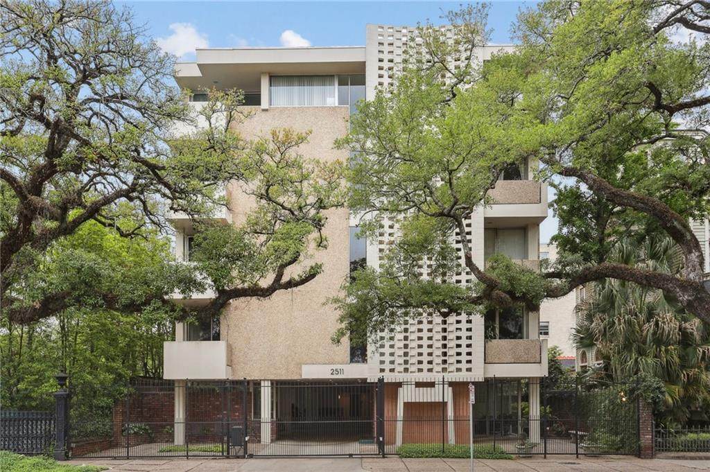 2511 St Charles Avenue - Photo 1