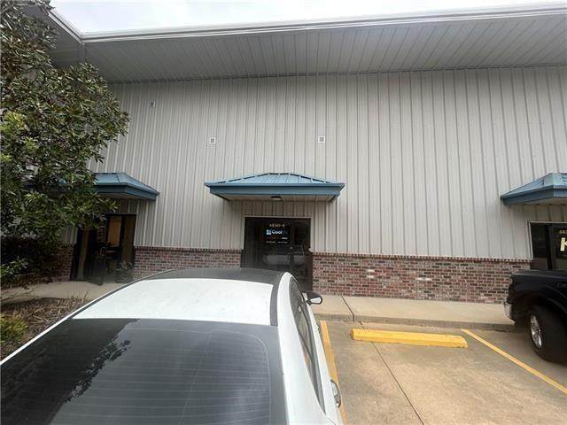 68361-8 Commercial Way - Photo 1