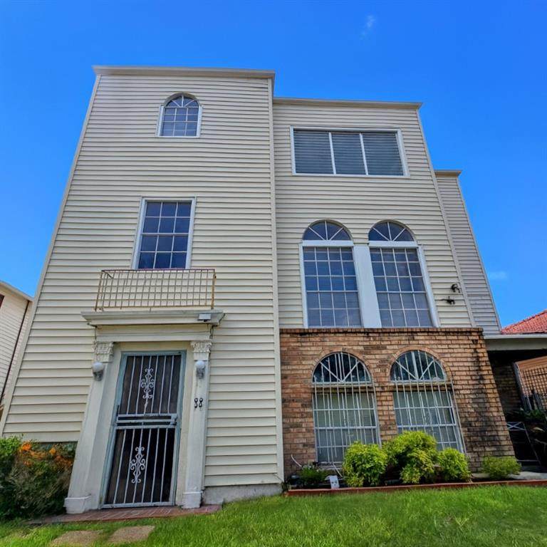 2919 Carondelet Street - Photo 1