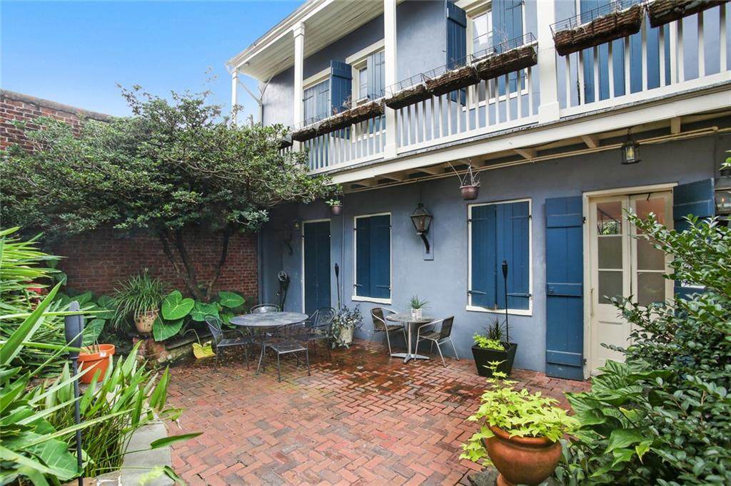 718 Barracks Street - Photo 1