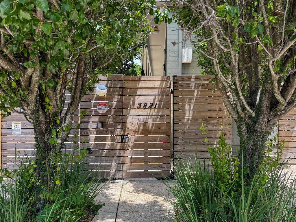 3821 Laurel Street - Photo 1