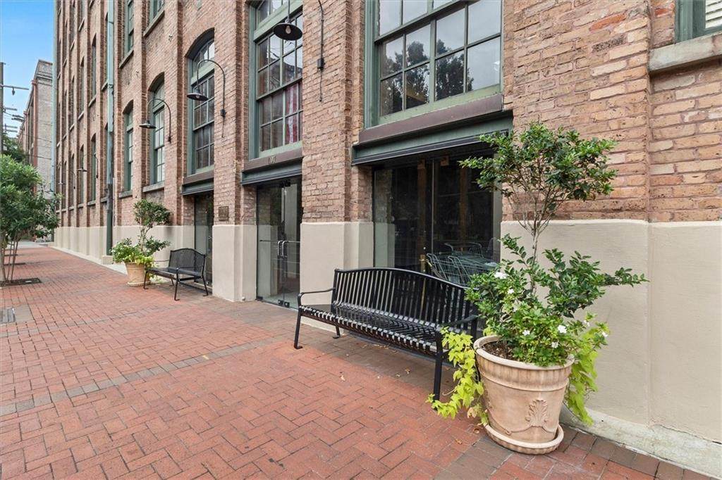 1107 Peters Street - Photo 1