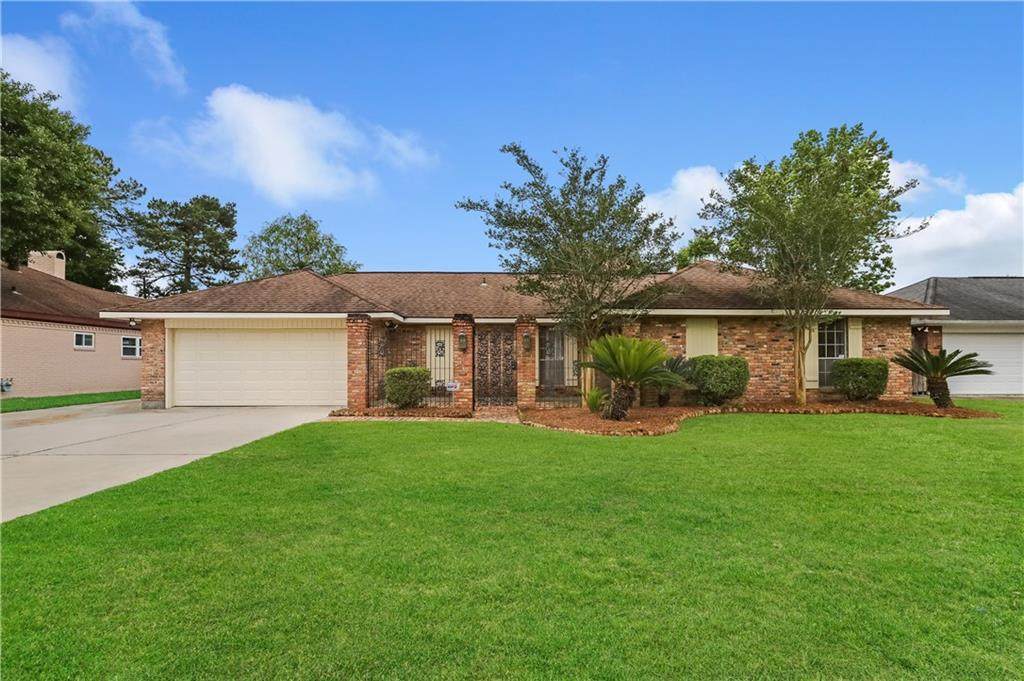 1557 Maplewood Drive - Photo 1