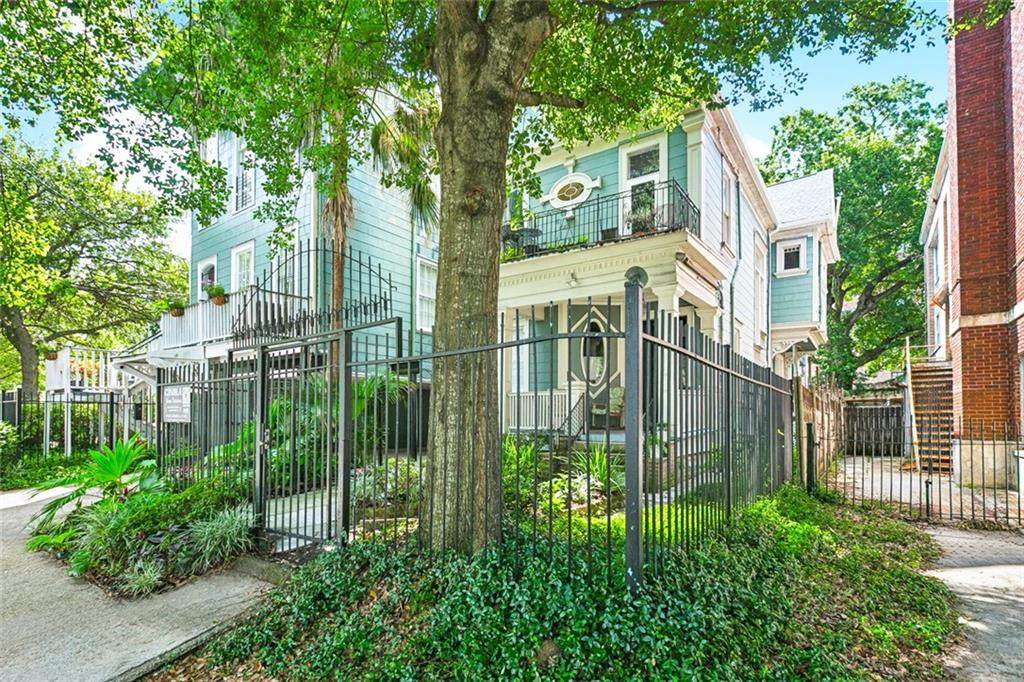2222 Carondelet Street - Photo 1