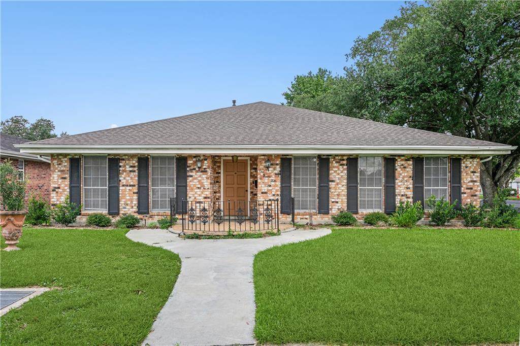 194 Sedgefield Drive - Photo 1