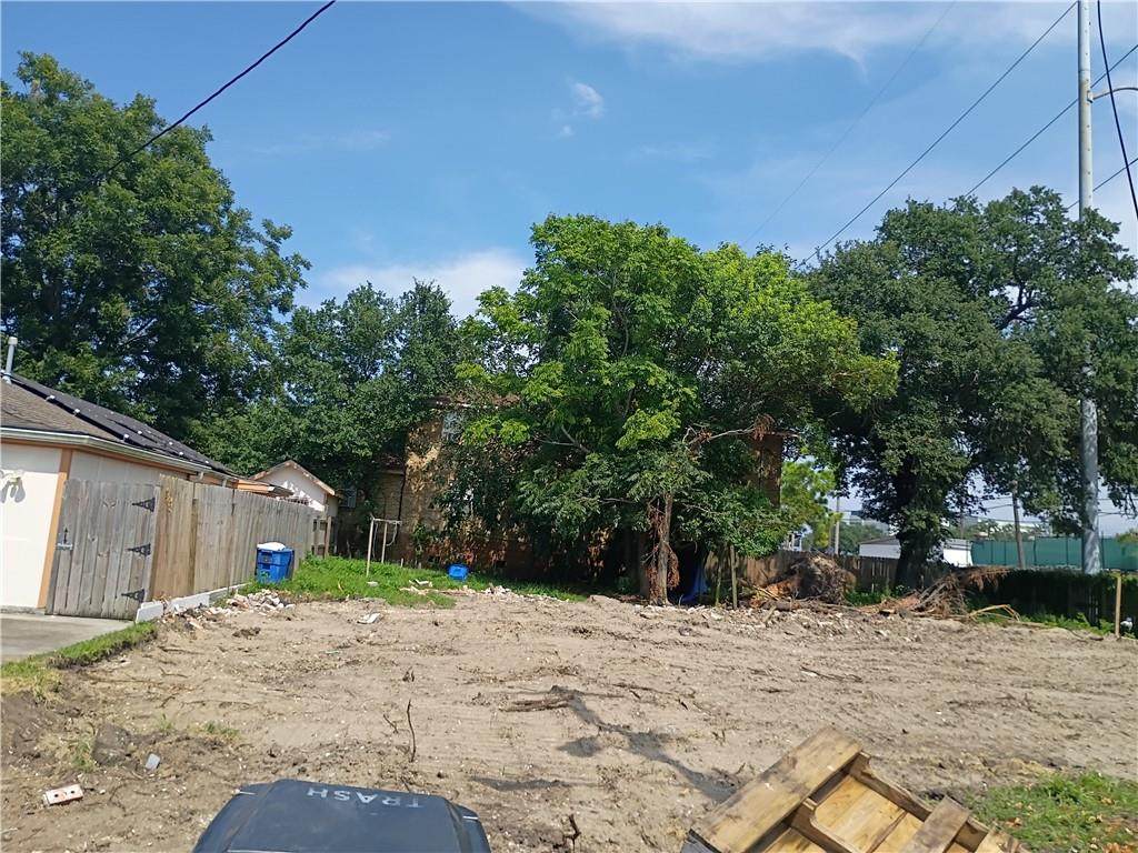 3007 St Anthony Avenue - Photo 1
