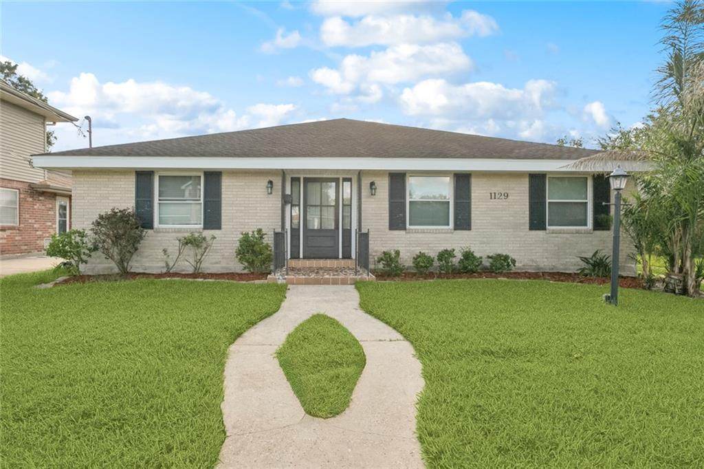 1129 Papworth Avenue - Photo 1