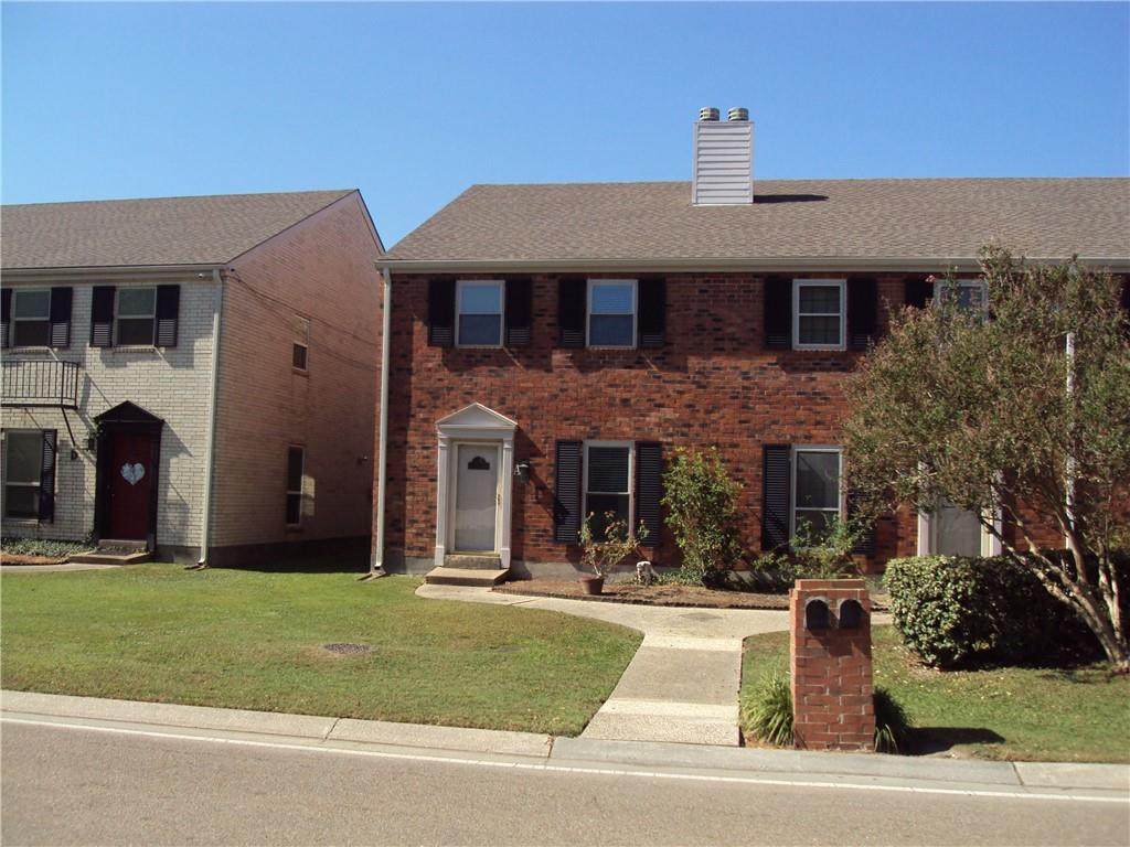 4121 Chateau Boulevard - Photo 1