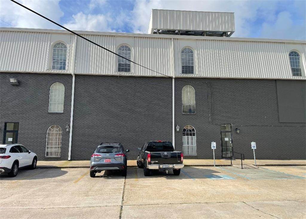 3100 Ridgelake Drive - Photo 1