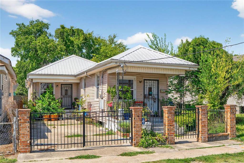 8828 Hickory Street - Photo 1