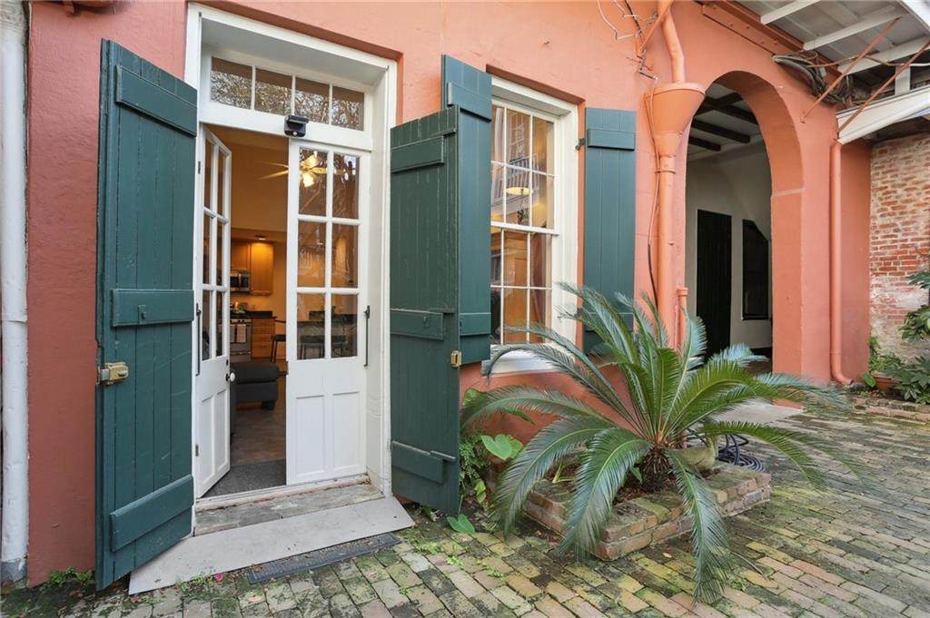 931 Chartres Street - Photo 1