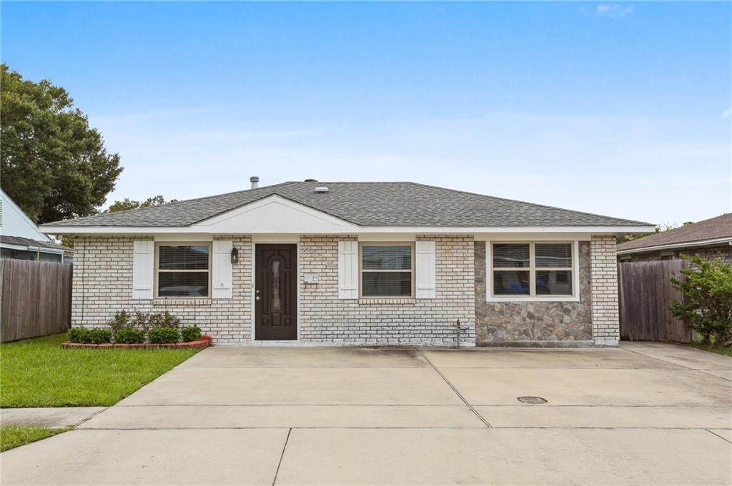 1105 Beechwood Drive - Photo 1