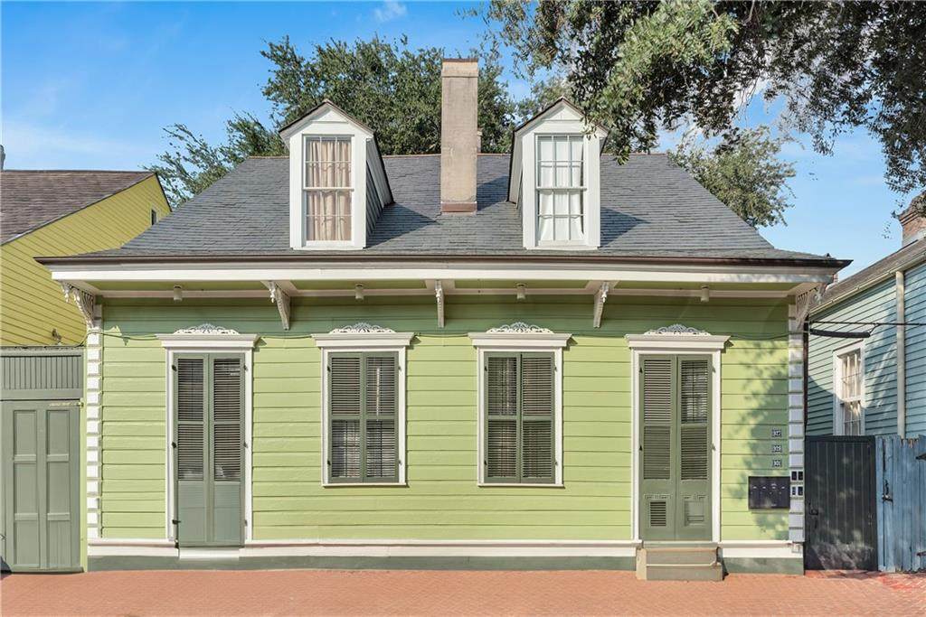 927 Orleans Avenue - Photo 1