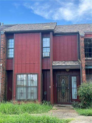 1007 Chimney Wood Lane - Photo 1