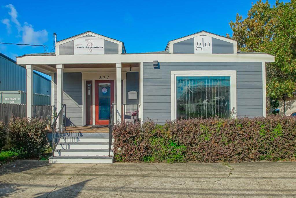672 Hickory Avenue - Photo 1