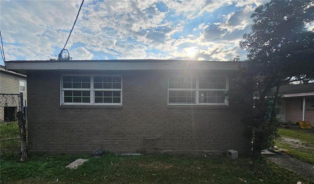 4539 41 Reynes Street - Photo 1