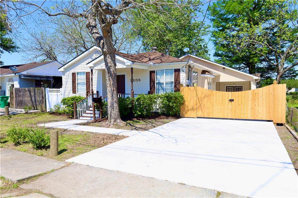 2205 Claire Avenue - Photo 1