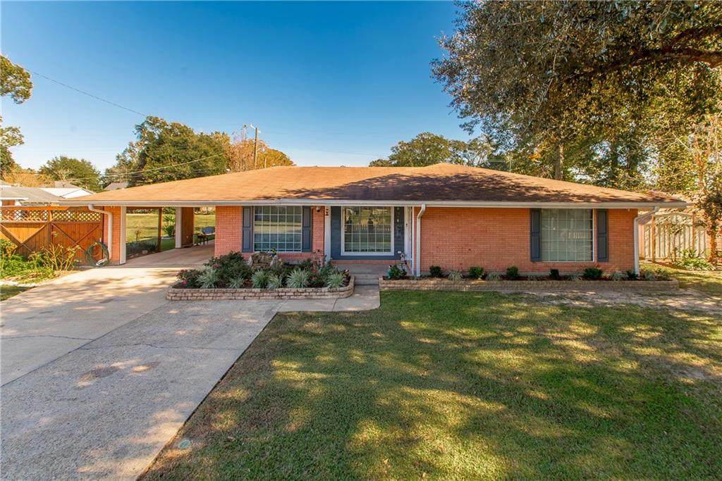 826 Avenue E Avenue - Photo 1