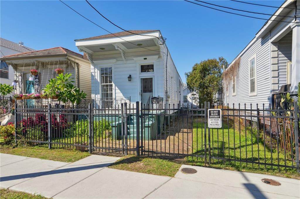 527 Galvez Street - Photo 1