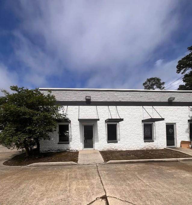 881 Robert Boulevard - Photo 1