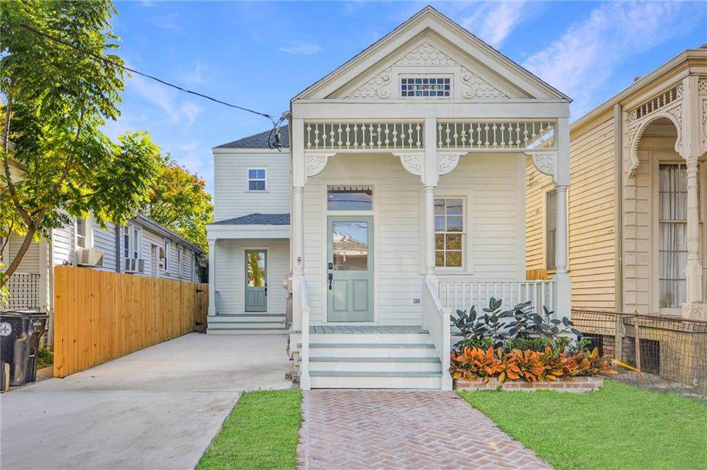 6112 Laurel Street - Photo 1