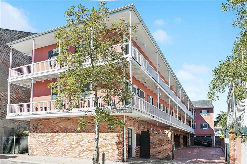 1127 Dauphine Street - Photo 1