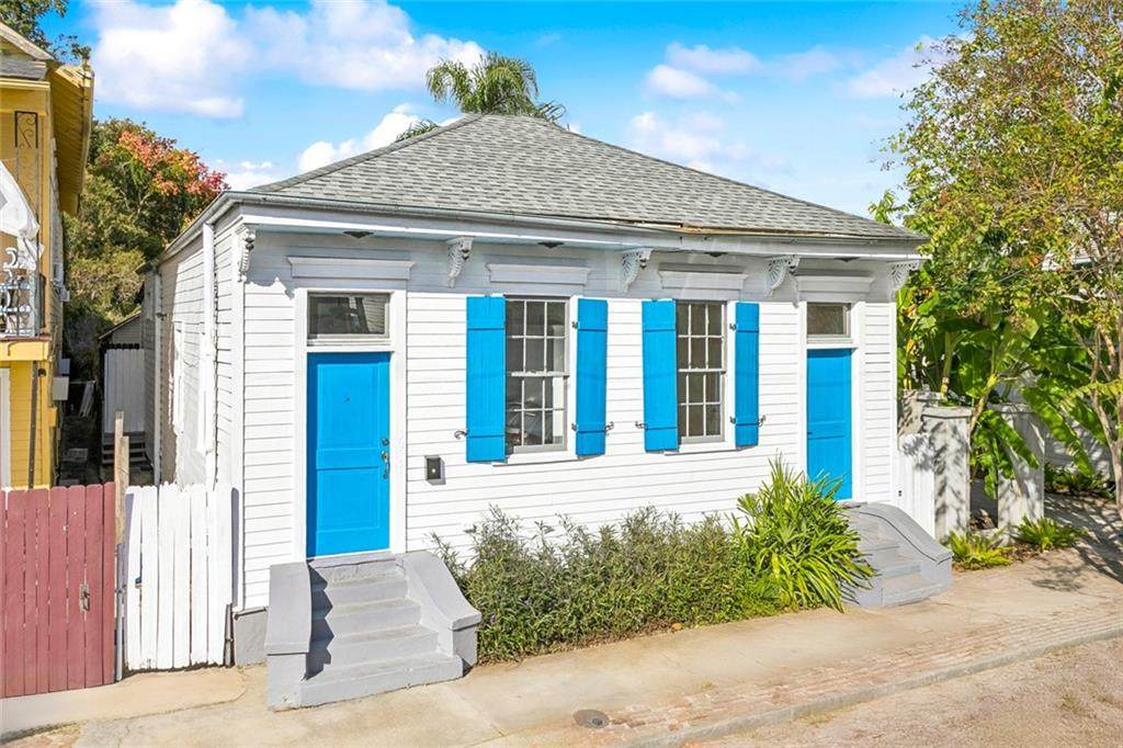 3917 Laurel Street - Photo 1