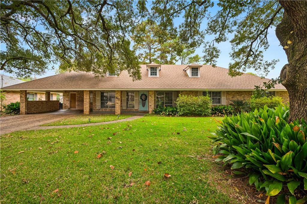 711 Tanglewood Drive - Photo 1