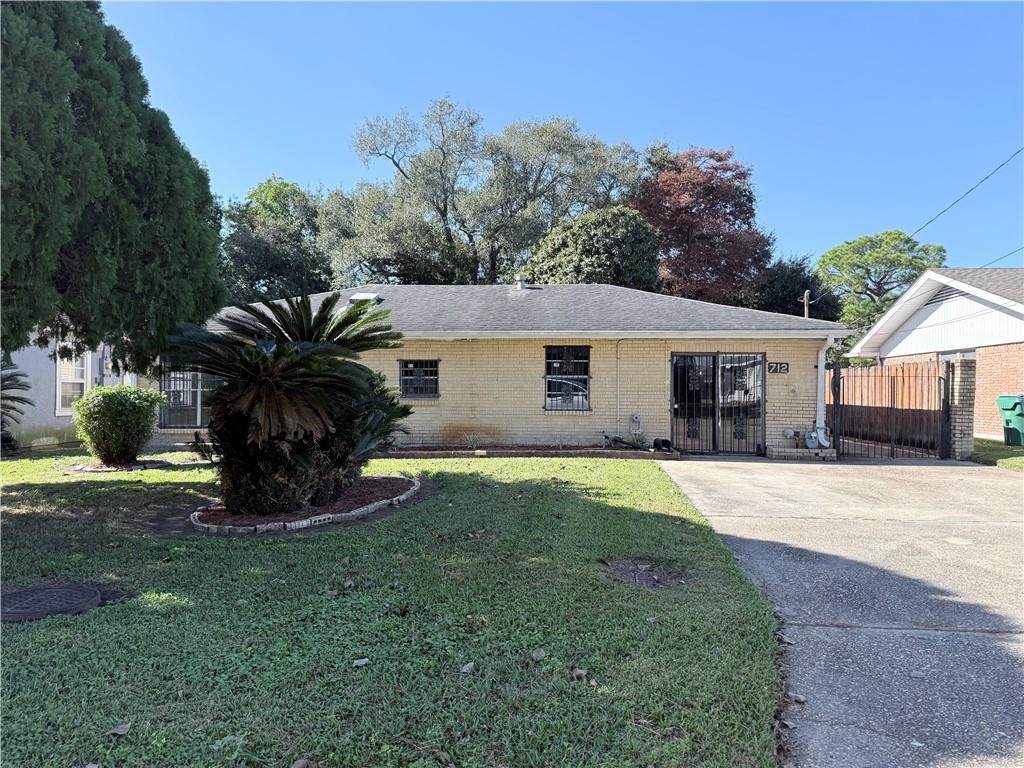 712 Avenue F - Photo 1