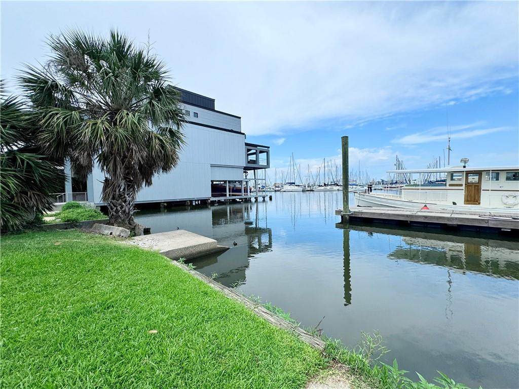 7690 Breakwater Drive - Photo 1